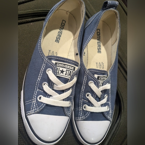 Women's converse size 7.5 - Picture 1 of 2